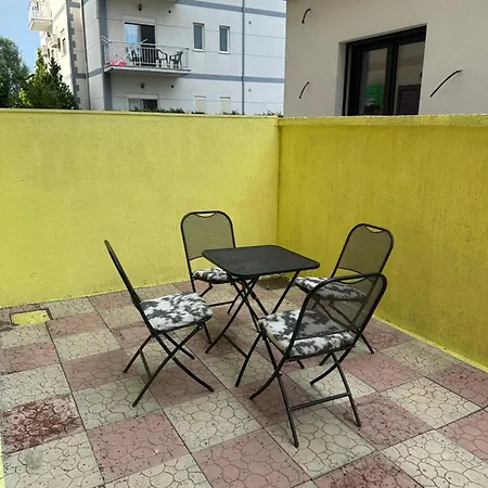 Seaside Escape Velipoje